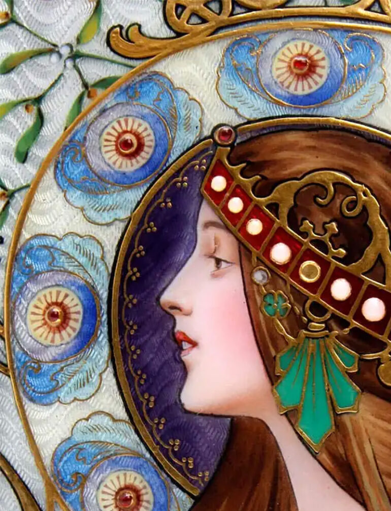 Distinguishing the Differences Between Art Deco and Art Nouveau