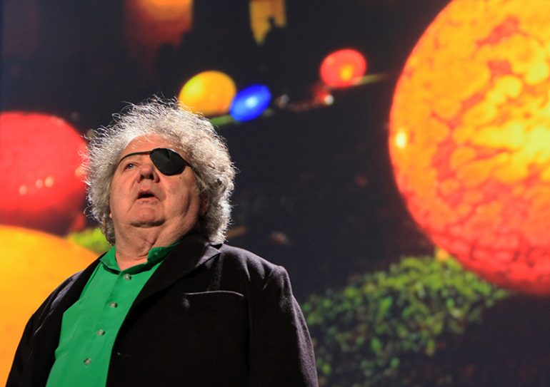 DALE CHIHULY, THE AMERICAN GLASS SCULPTOR AND HIS INCREDIBLE AND FASCINATING CRAFTS
