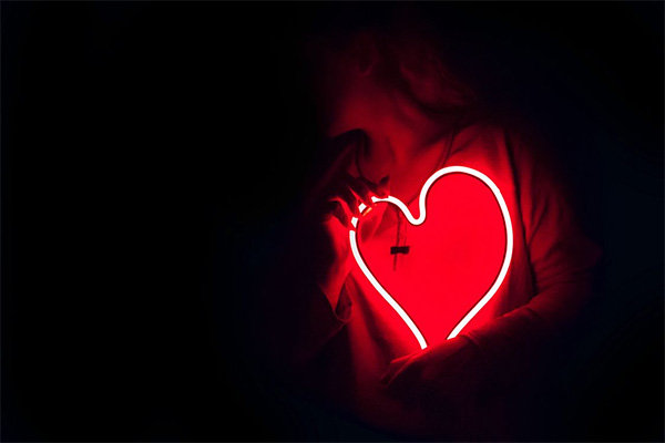 heart-shaped-red-neon