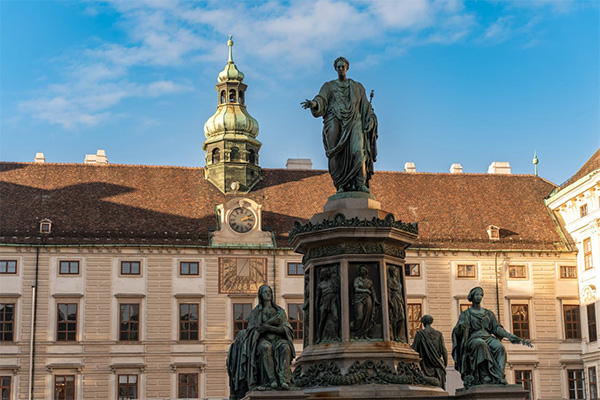 hofburg-palace-statue-in-vienna-austria
