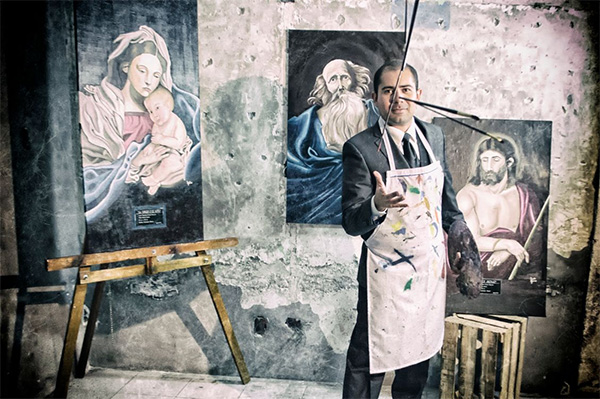 painter-with-apron-beside